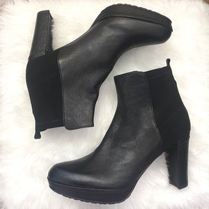 Stuart Weitzman Stretch leather healed booties size 7